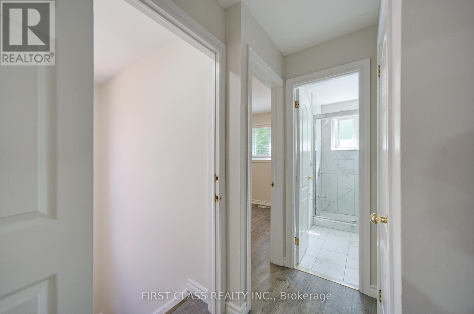 427 Leslie Street, Toronto, Ontario  M4M 3E3 - Photo 17 - E13812226