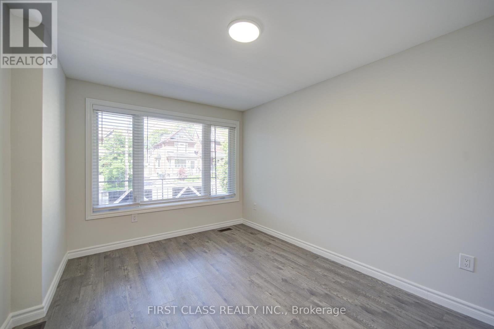427 Leslie Street, Toronto, Ontario  M4M 3E3 - Photo 3 - E13812226