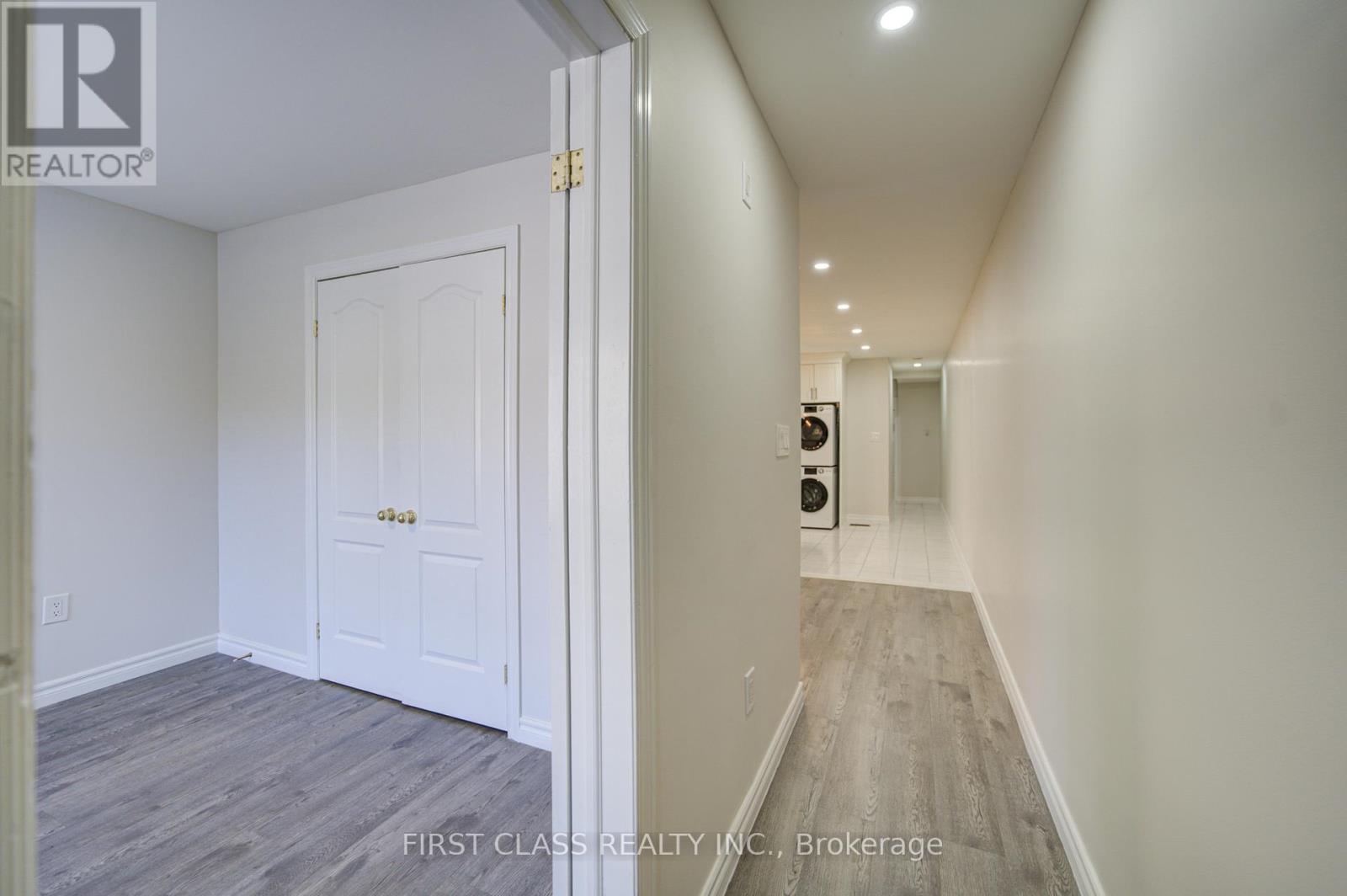 427 Leslie Street, Toronto, Ontario  M4M 3E3 - Photo 4 - E13812226