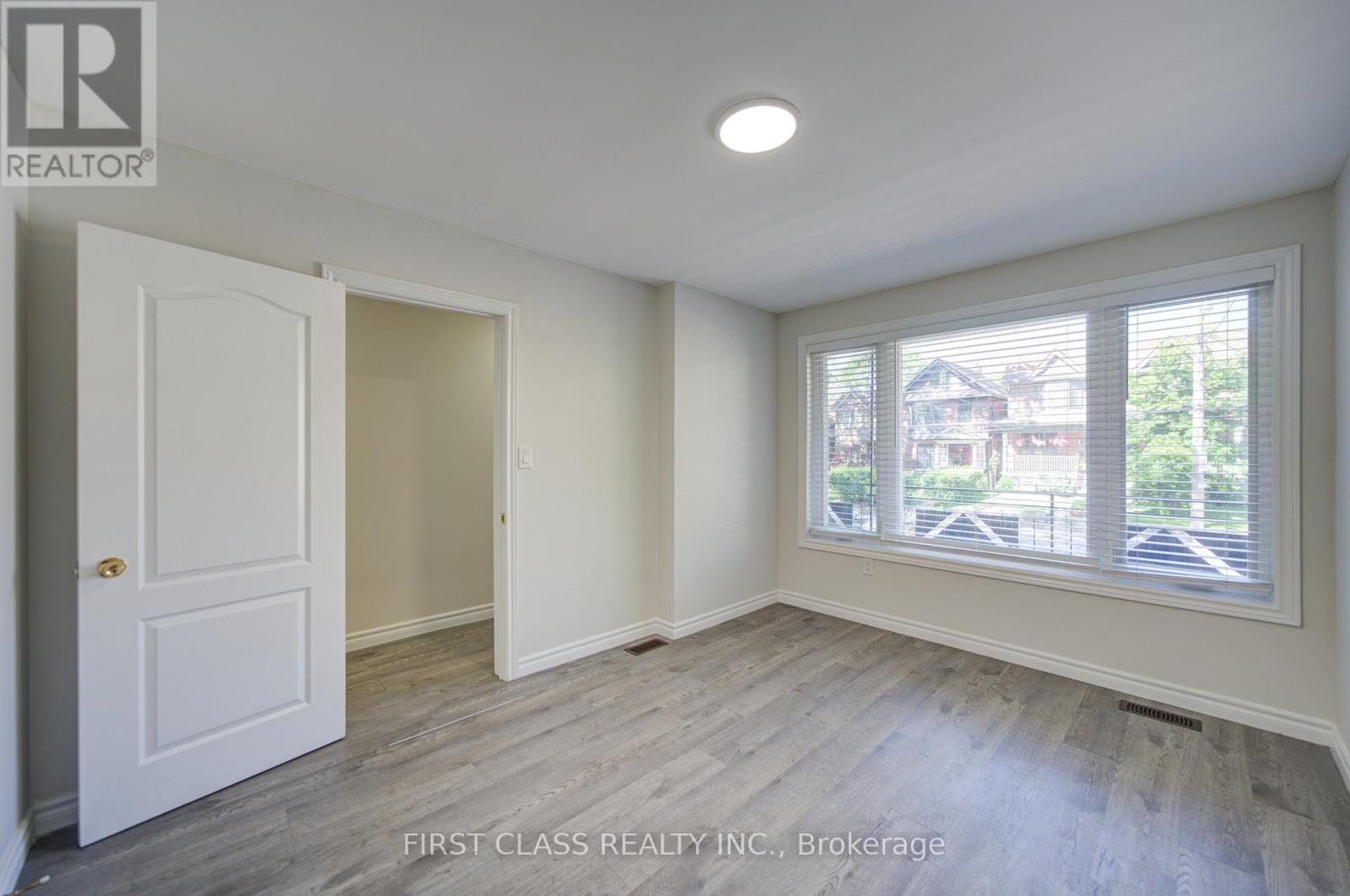 427 Leslie Street, Toronto, Ontario  M4M 3E3 - Photo 6 - E13812226