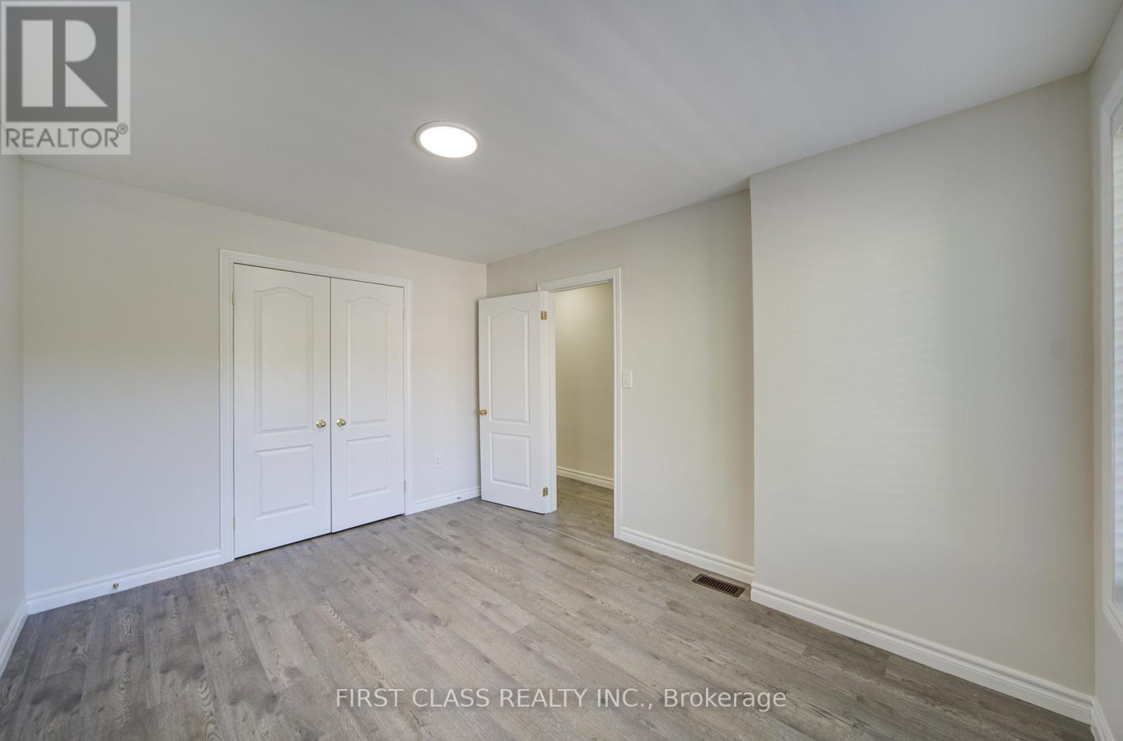 427 Leslie Street, Toronto, Ontario  M4M 3E3 - Photo 7 - E13812226