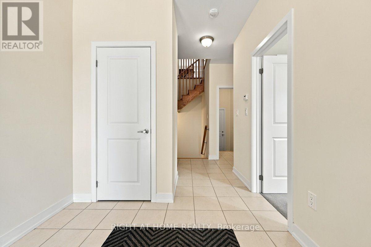 3081 Welsman Garden, Oakville, Ontario  L6H 7Z1 - Photo 5 - W13812208