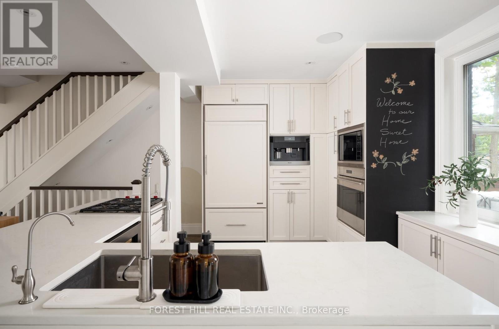 1 Balmy Avenue, Toronto, Ontario  M4E 1C7 - Photo 19 - E13809004