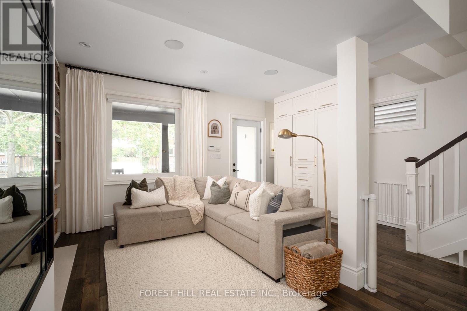 1 Balmy Avenue, Toronto, Ontario  M4E 1C7 - Photo 9 - E13809004