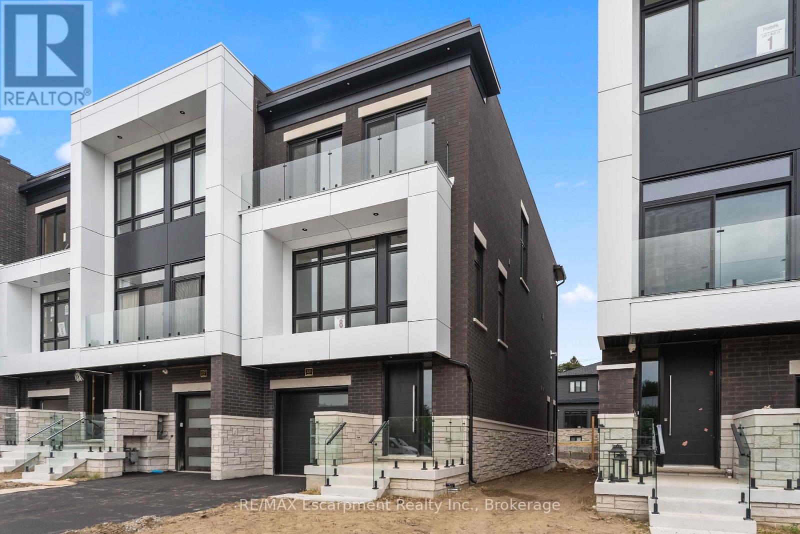 335 HELEN LAWSON LANE, Oakville, Ontario