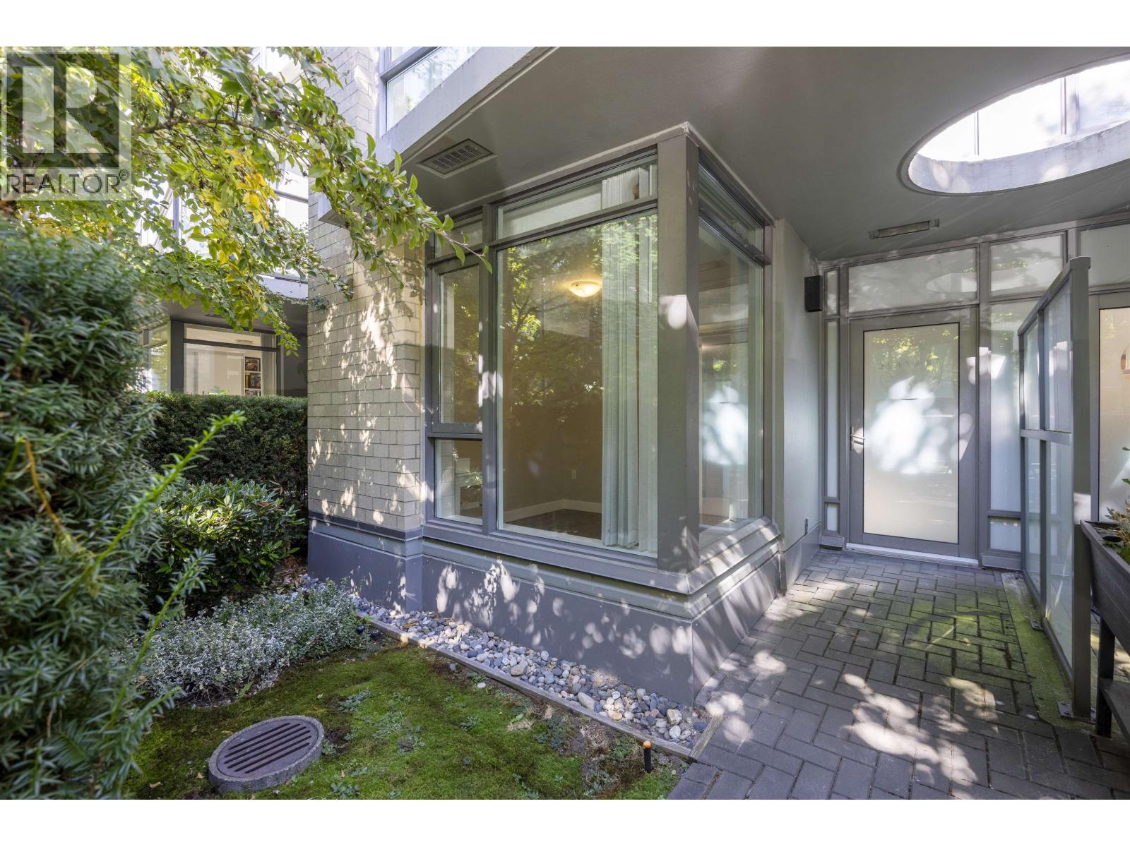 Th1 9188 University Crescent, Burnaby, British Columbia  V5A 0A5 - Photo 2 - R3167540