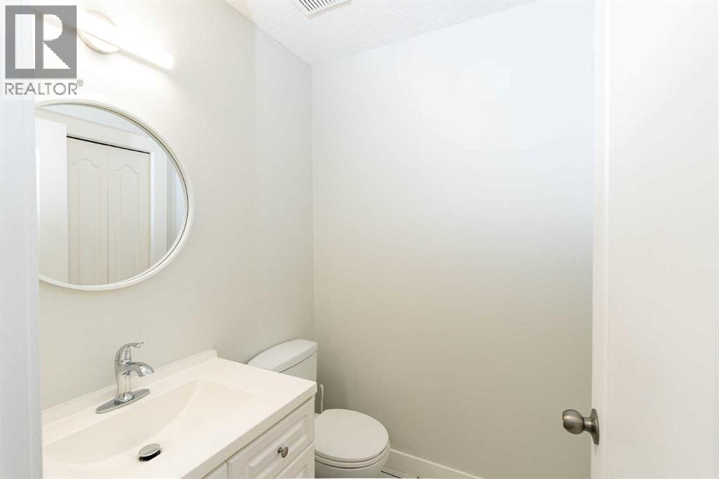 270 Somerside Park SW, Calgary, Alberta  T2Y 3G5 - Photo 7 - A2345784