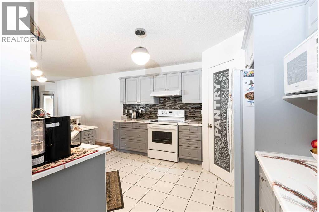270 Somerside Park SW, Calgary, Alberta  T2Y 3G5 - Photo 10 - A2345784