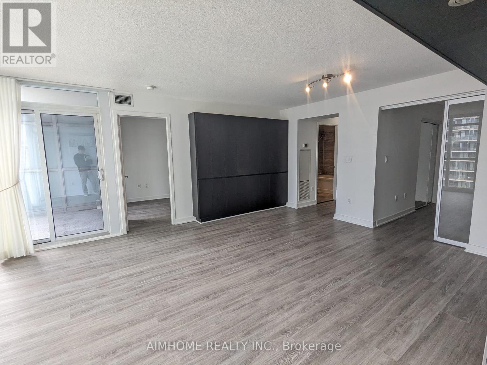 1806 - 10 Capreol Court, Toronto, Ontario  M5V 4B3 - Photo 12 - C13812250