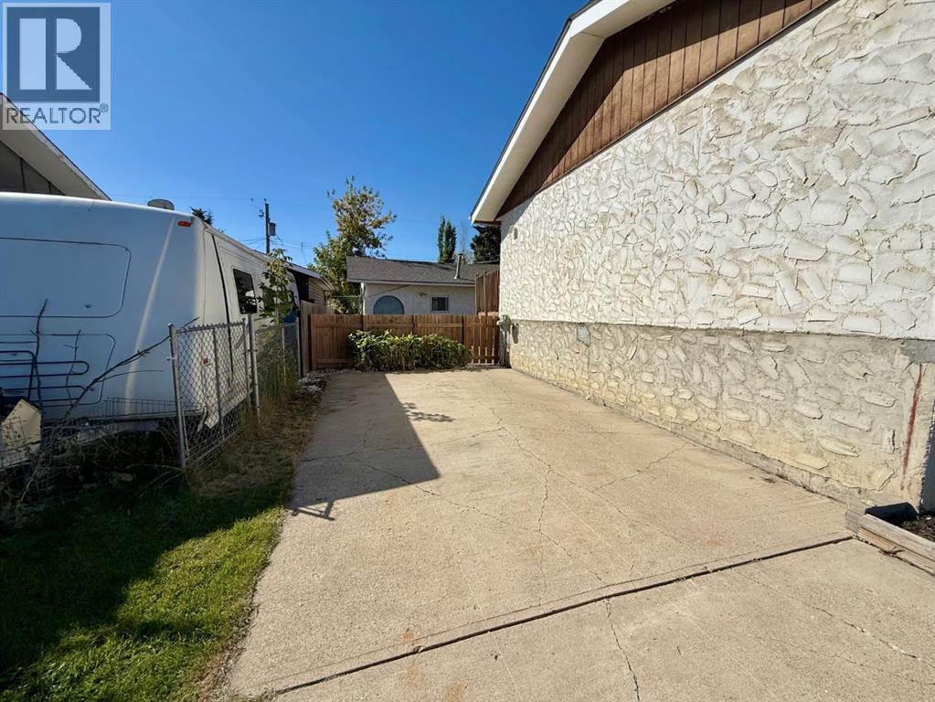 921 Ellis Crescent SE, High River, Alberta  T1V 1J1 - Photo 3 - A2347178
