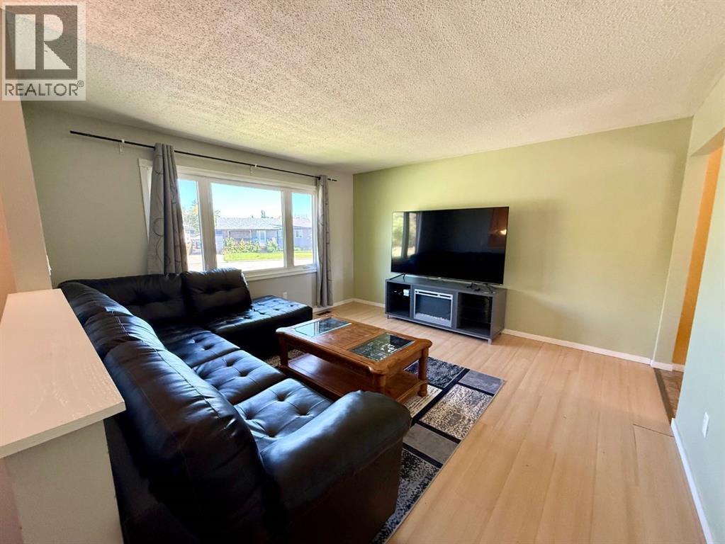 921 Ellis Crescent SE, High River, Alberta  T1V 1J1 - Photo 6 - A2347178