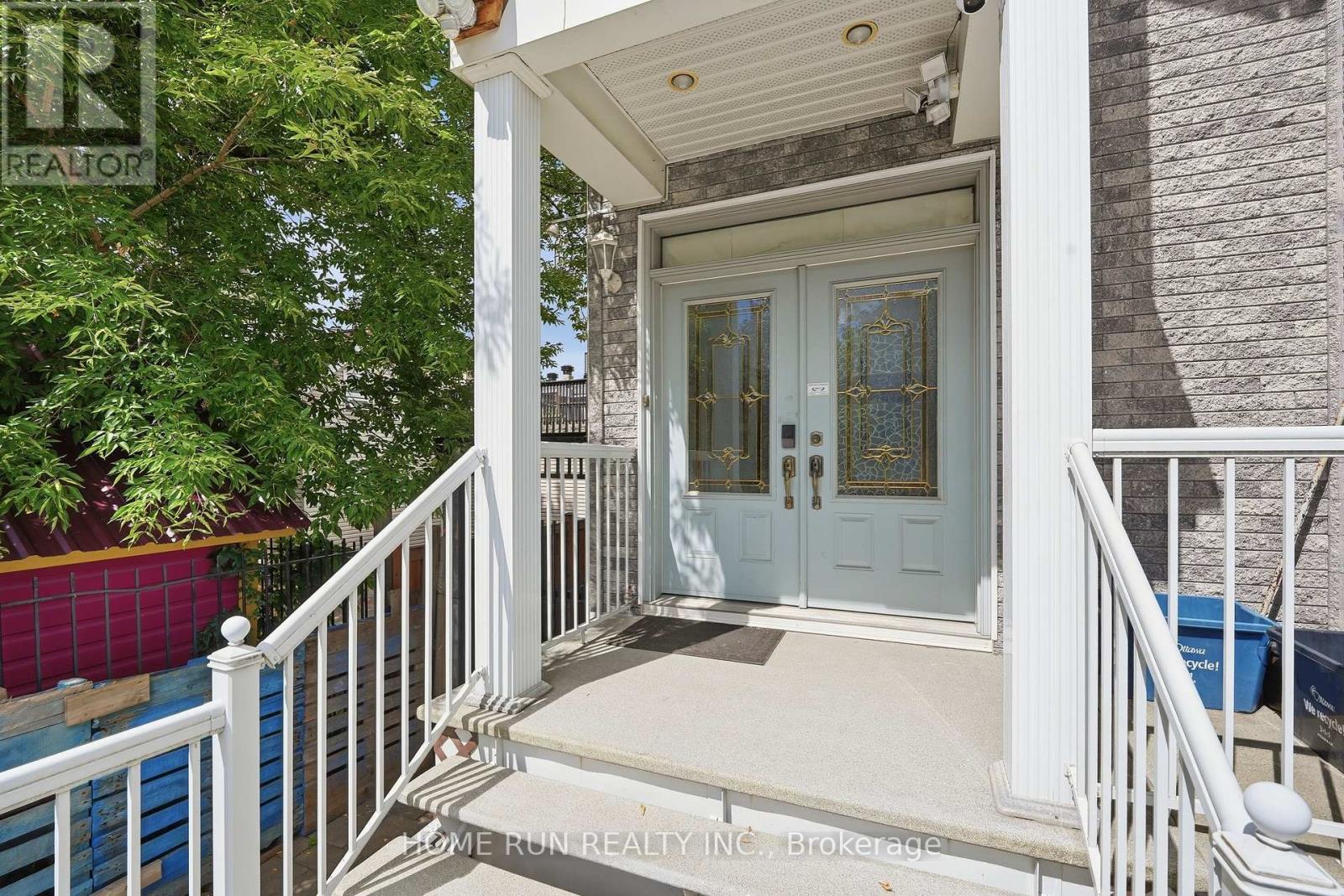 57 Willow Street, Ottawa, Ontario  K1R 6V7 - Photo 2 - X13812306
