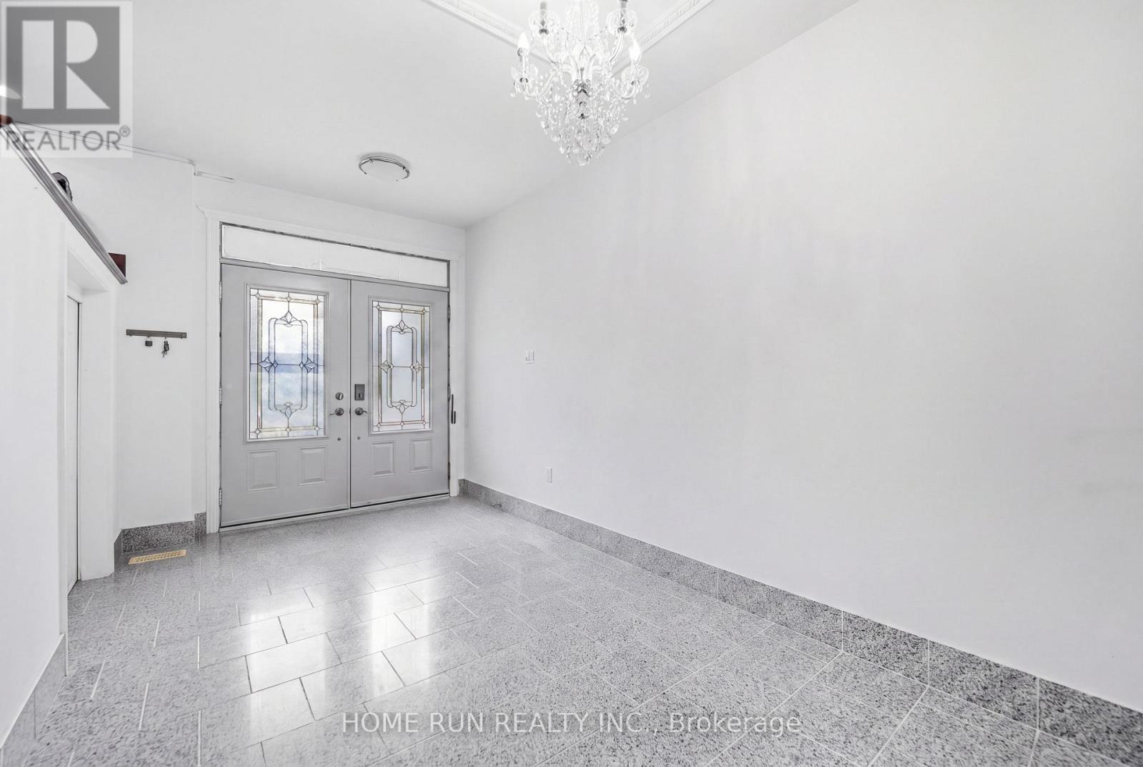 57 Willow Street, Ottawa, Ontario  K1R 6V7 - Photo 3 - X13812306