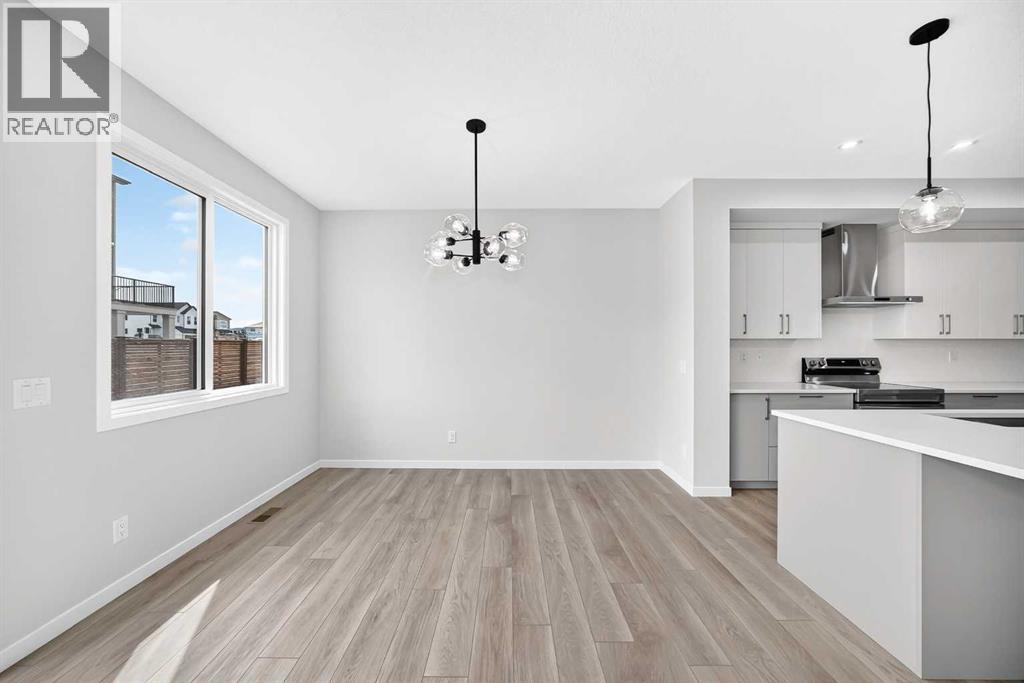 72 Lucas Gardens NW, Calgary, Alberta  T3P 2S1 - Photo 9 - A2341978