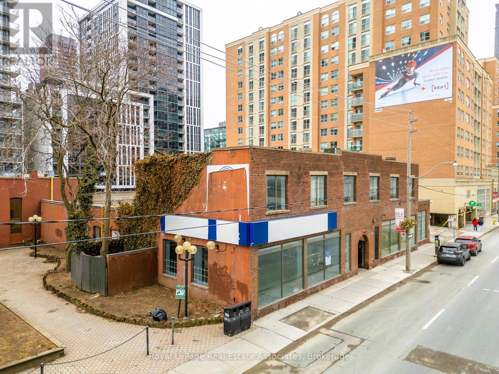 Abu - 381 Richmond Street E, Toronto, Ontario  M5A 1P6 - Photo 2 - C13812358