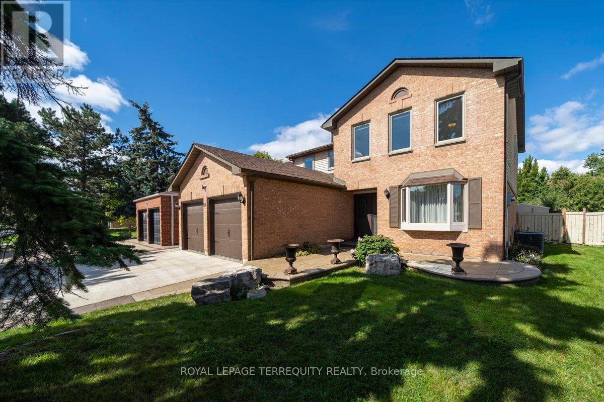 118 Leander Street, Brampton, Ontario  L6S 3N8 - Photo 2 - W13812374