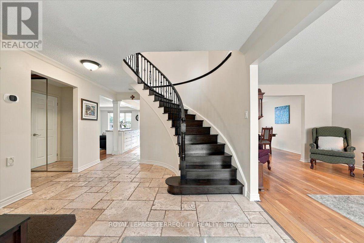118 Leander Street, Brampton, Ontario  L6S 3N8 - Photo 4 - W13812374