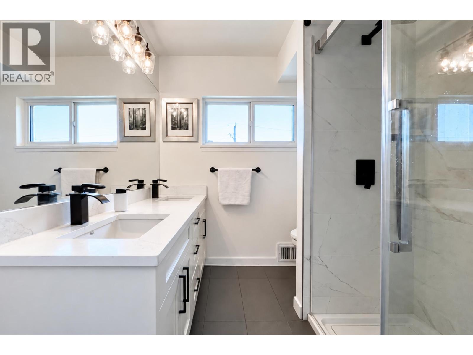 1070 Stratford Avenue, Burnaby, British Columbia  V5B 3X8 - Photo 13 - R3167542