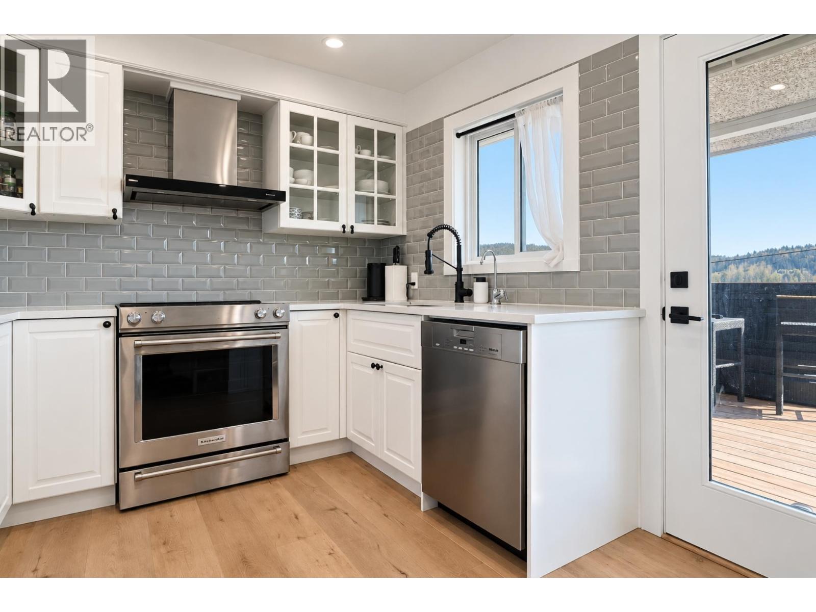 1070 Stratford Avenue, Burnaby, British Columbia  V5B 3X8 - Photo 6 - R3167542