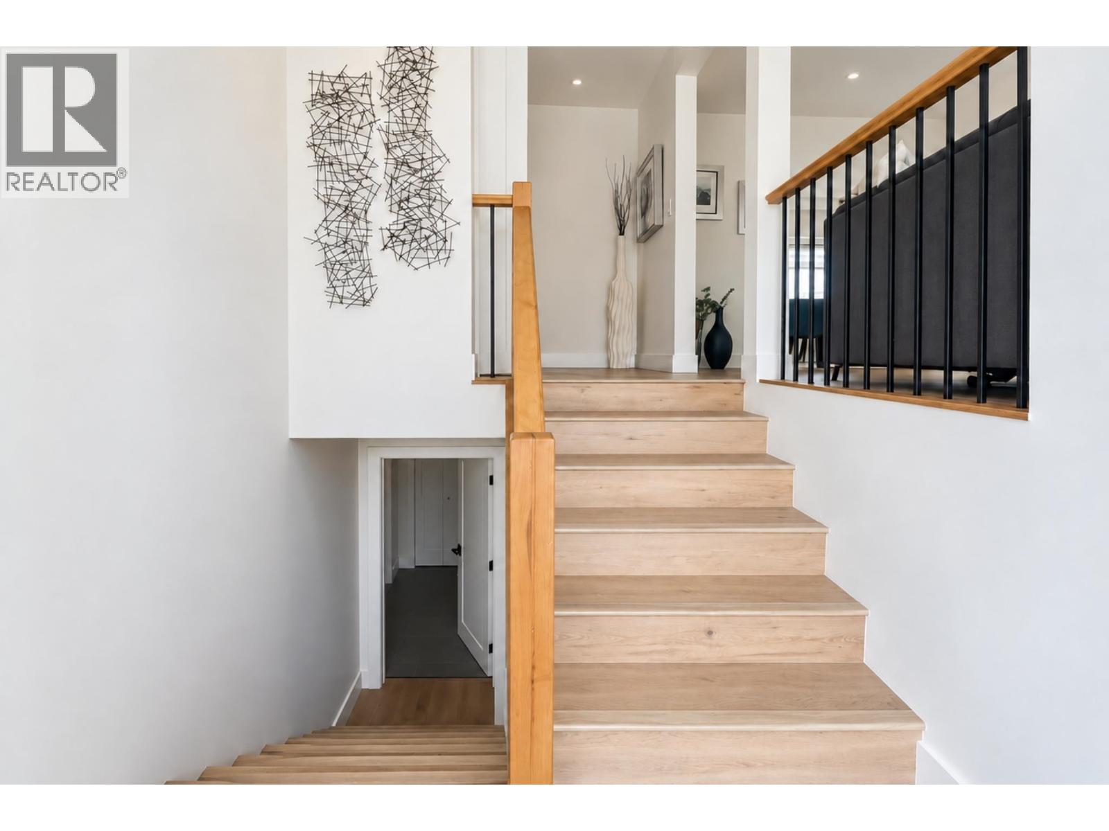 1070 Stratford Avenue, Burnaby, British Columbia  V5B 3X8 - Photo 5 - R3167542
