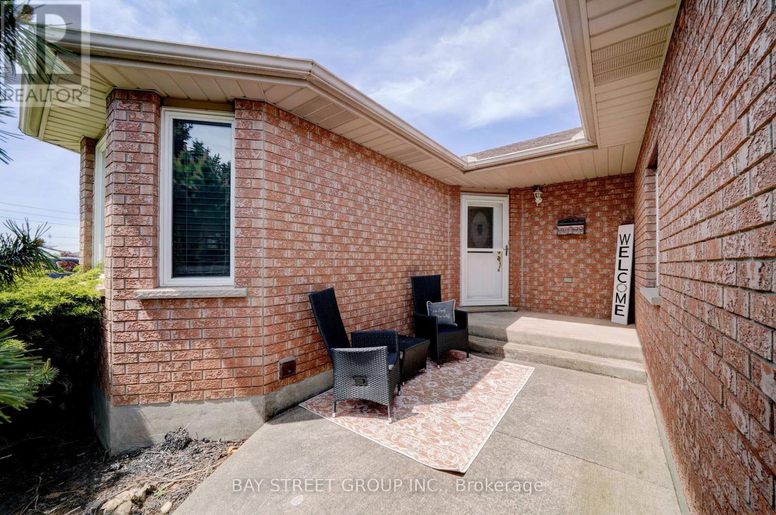 8223 Marcon Street, Niagara Falls, Ontario  L2H 3A9 - Photo 4 - X13812370