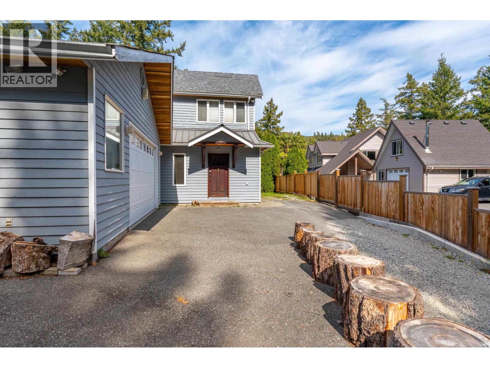 5393 Sans Souci Road, Halfmoon Bay, British Columbia  V7Z 1B6 - Photo 2 - R3166980