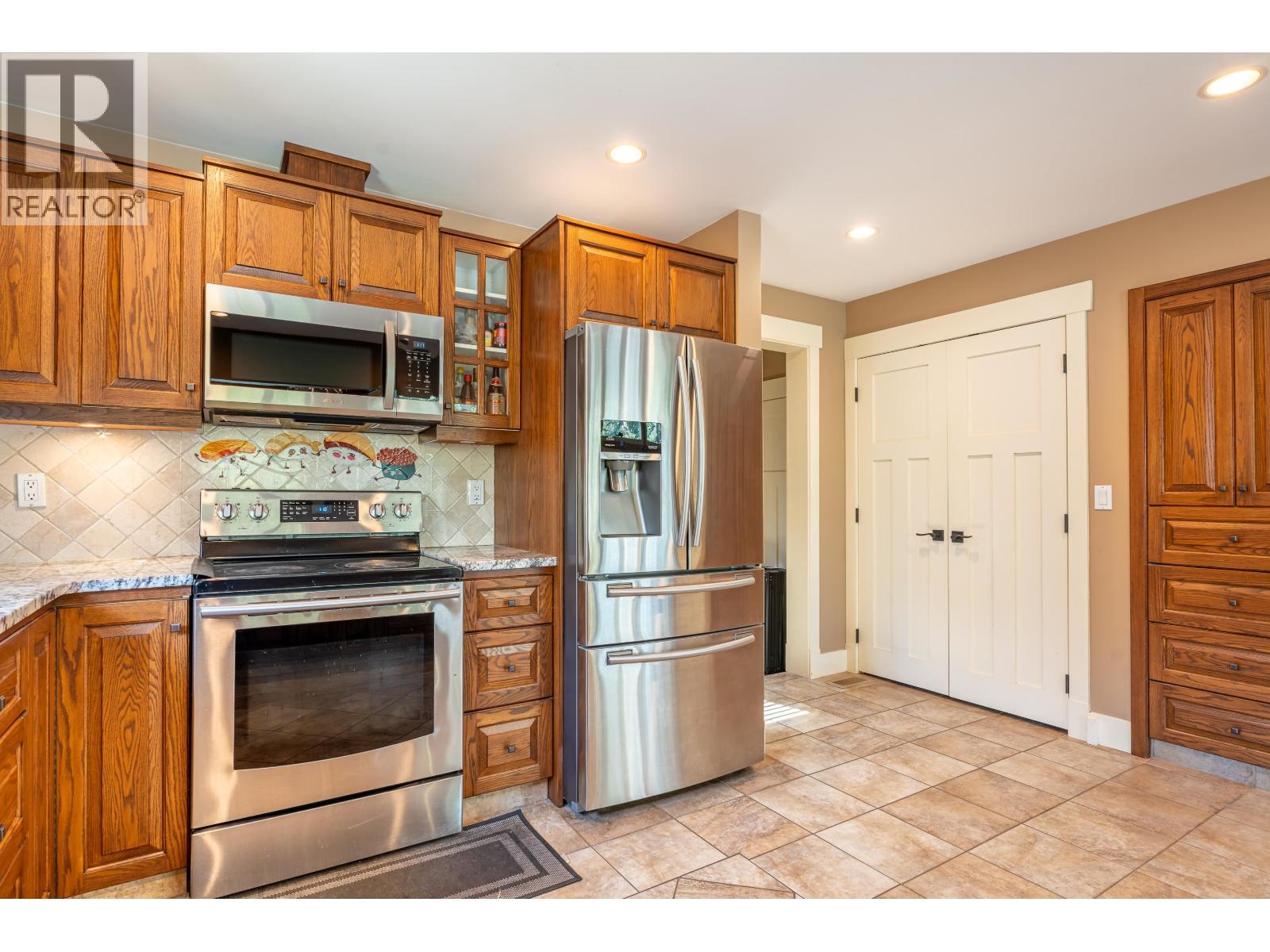 5393 Sans Souci Road, Halfmoon Bay, British Columbia  V7Z 1B6 - Photo 5 - R3166980