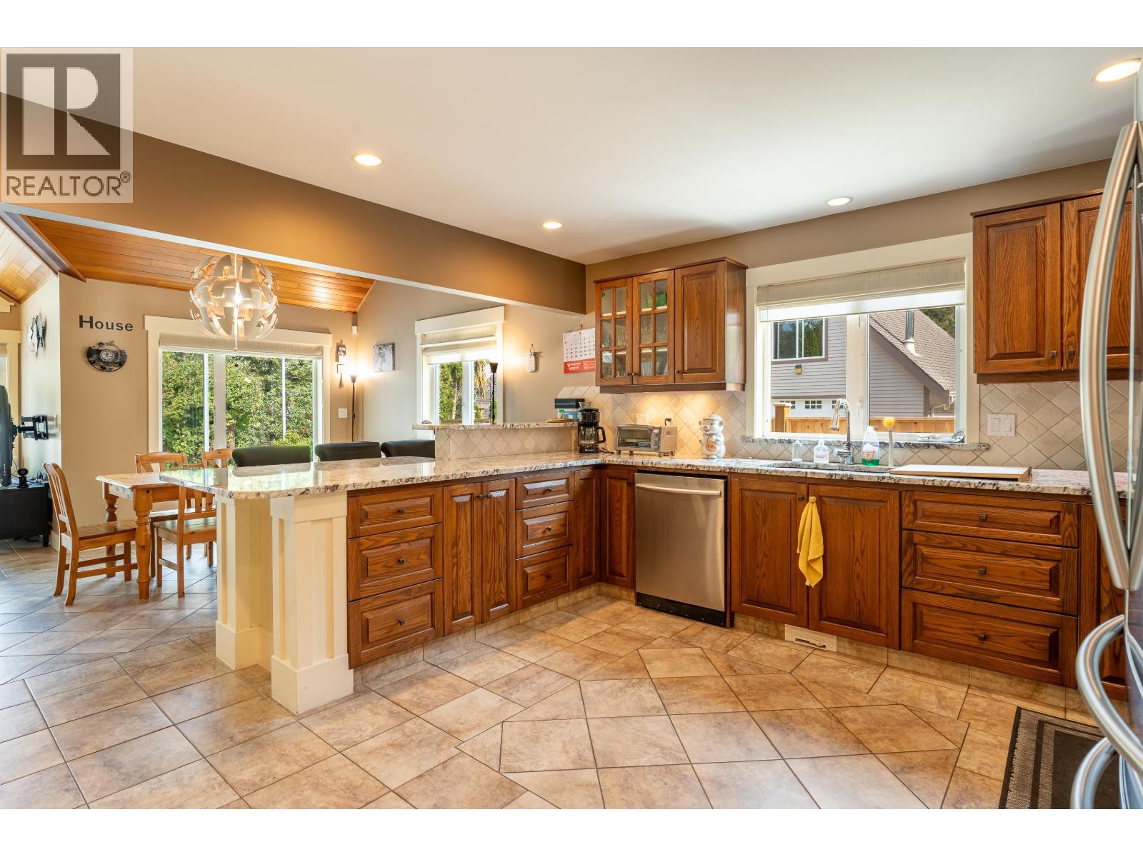 5393 Sans Souci Road, Halfmoon Bay, British Columbia  V7Z 1B6 - Photo 4 - R3166980