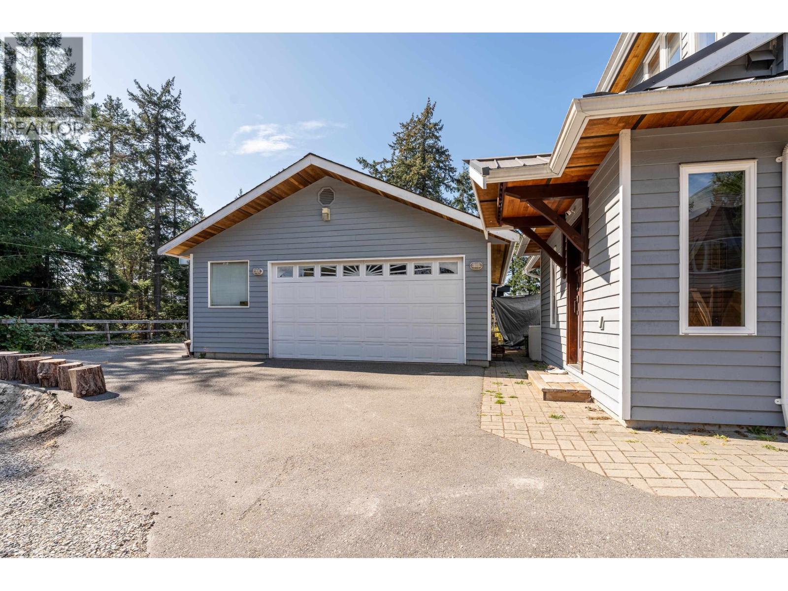 5393 Sans Souci Road, Halfmoon Bay, British Columbia  V7Z 1B6 - Photo 3 - R3166980
