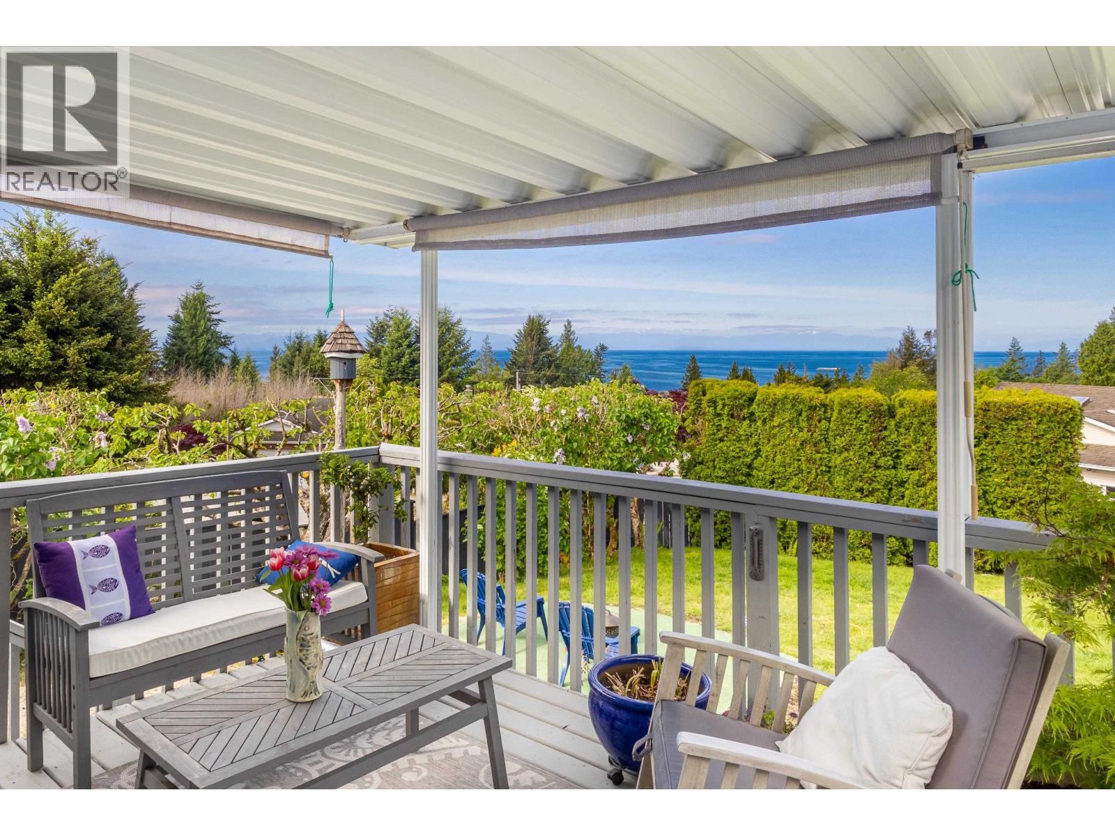 5007 Laurel Avenue, Sechelt, British Columbia  V7Z 0B9 - Photo 2 - R3110122