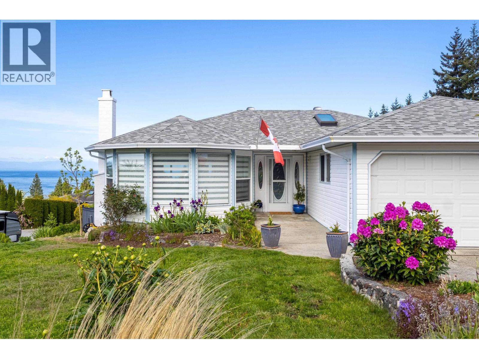 5007 LAUREL AVENUE, Sechelt, British Columbia
