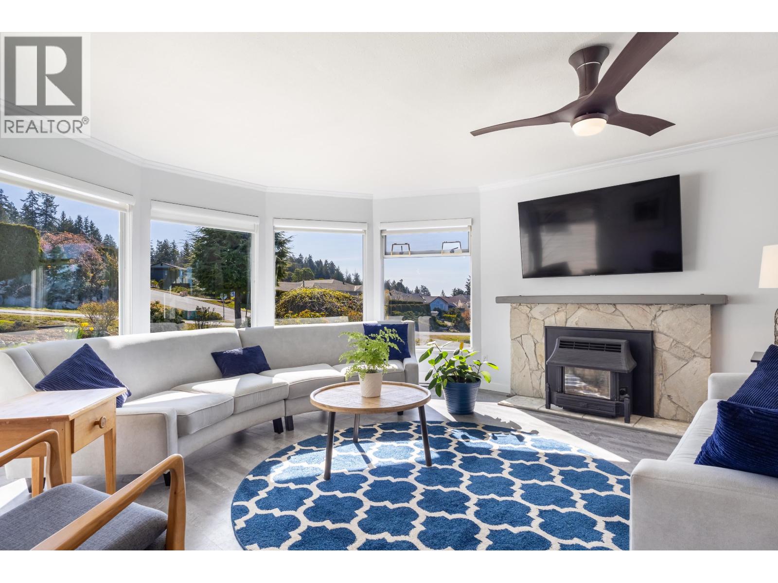 5007 Laurel Avenue, Sechelt, British Columbia  V7Z 0B9 - Photo 5 - R3110122