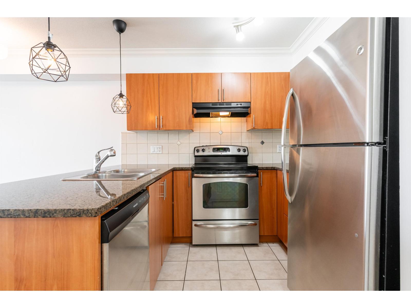 222 17769 57 AVENUE photo 16