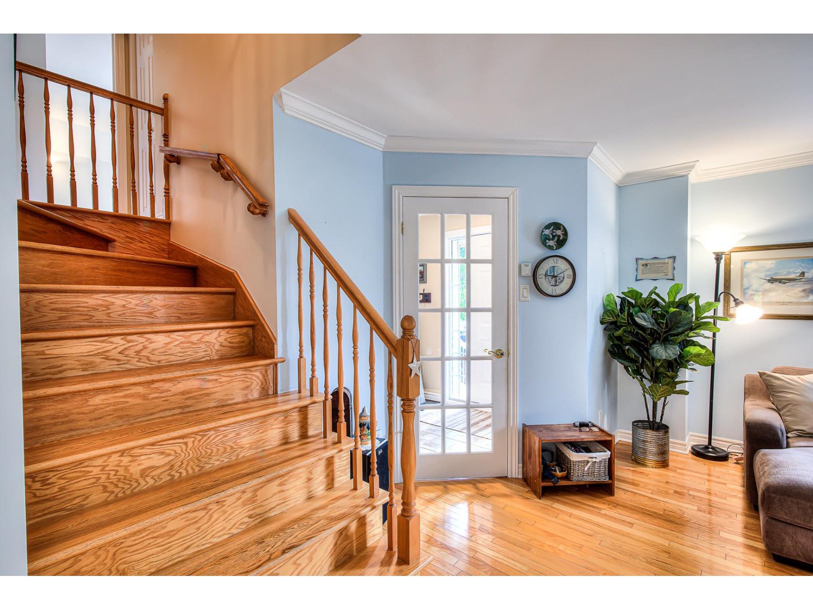 2196 Rue des Oliviers Saint-Lazare Quebec Canada J7T3E1 3