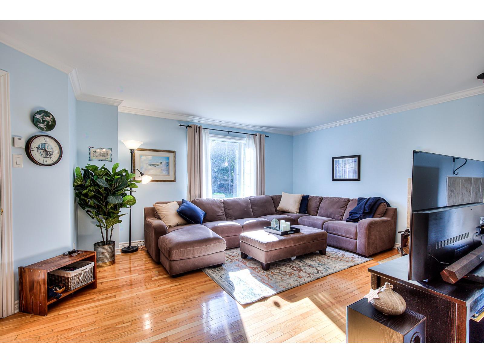 2196 Rue des Oliviers Saint-Lazare Quebec Canada J7T3E1 4