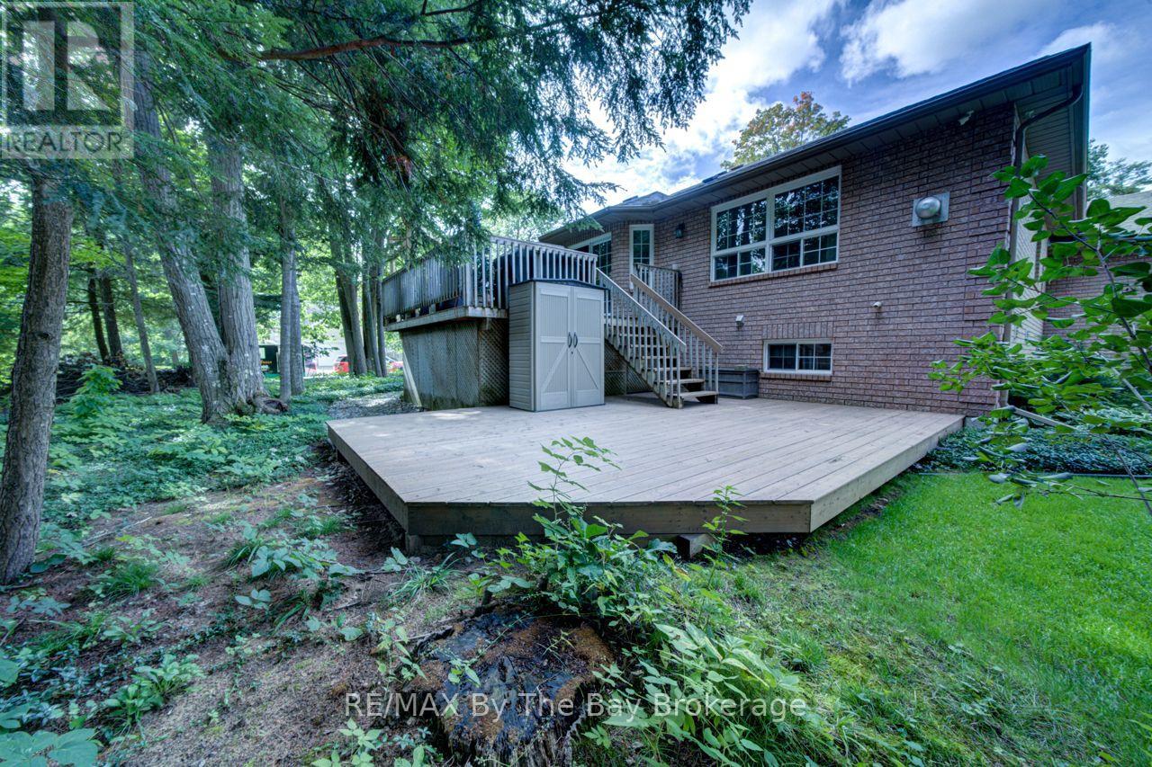 17 Downer Crescent, Wasaga Beach, Ontario  L9Z 1C2 - Photo 33 - S13812472
