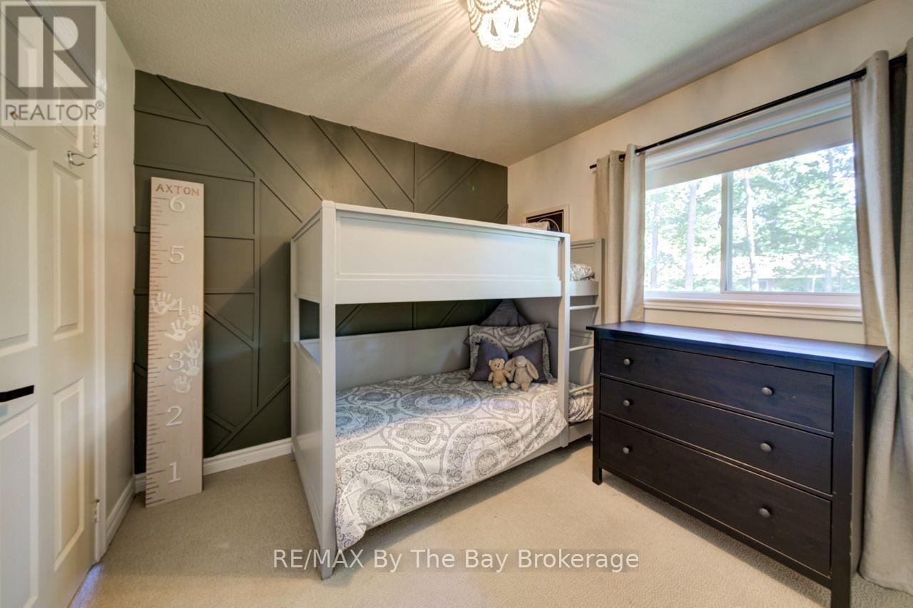 29 Downer Crescent, Wasaga Beach, Ontario  L9Z 1C3 - Photo 17 - S13812478