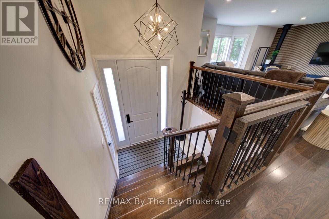 29 Downer Crescent, Wasaga Beach, Ontario  L9Z 1C3 - Photo 4 - S13812478