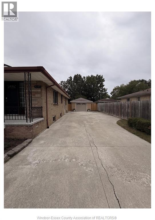 4245 Wyandotte Street East, Windsor, Ontario  N8Y 1G8 - Photo 3 - 26023134