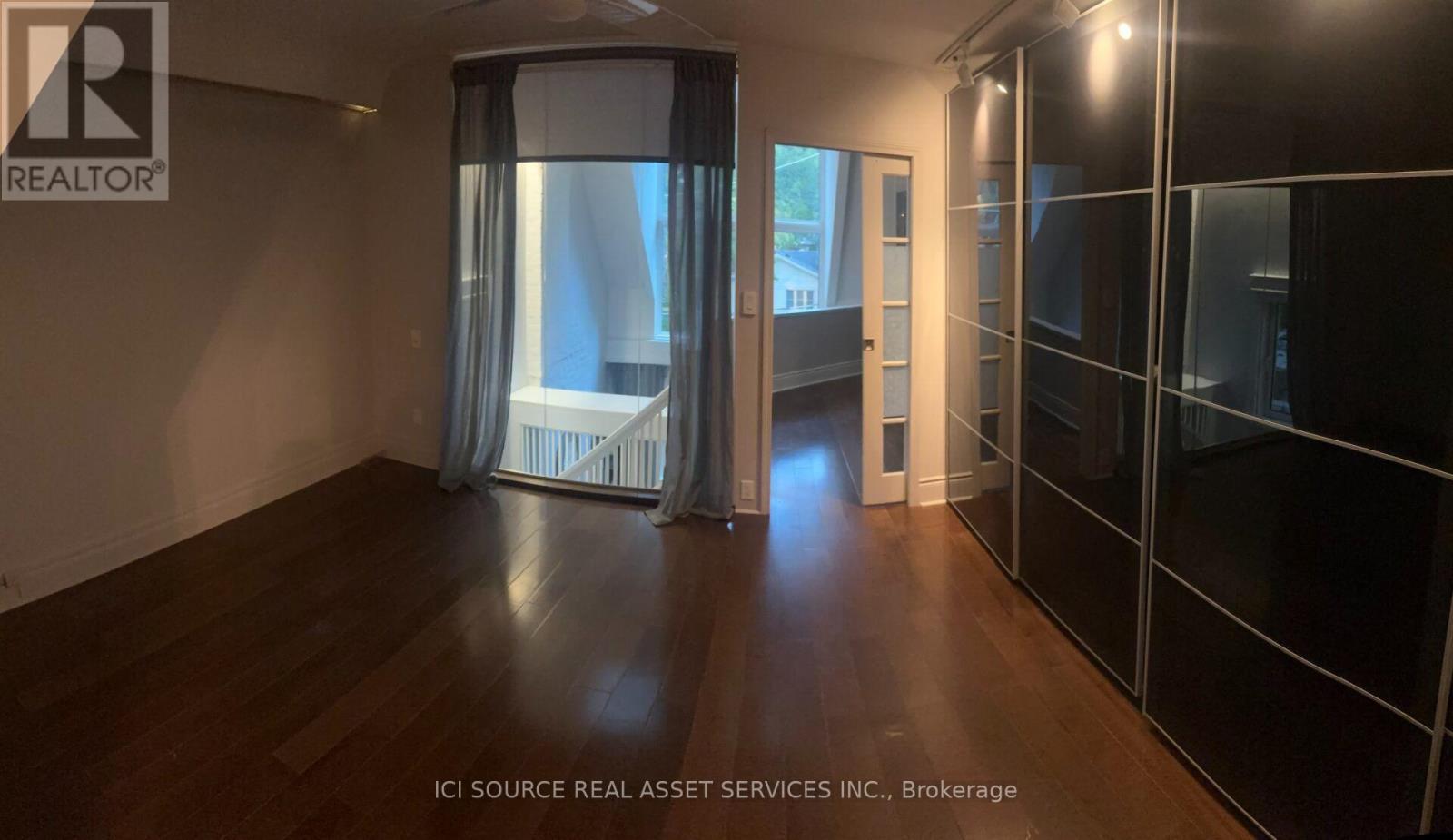 Upper - 62 Fernwood Park Avenue, Toronto, Ontario  M4E 3G1 - Photo 10 - E13800794