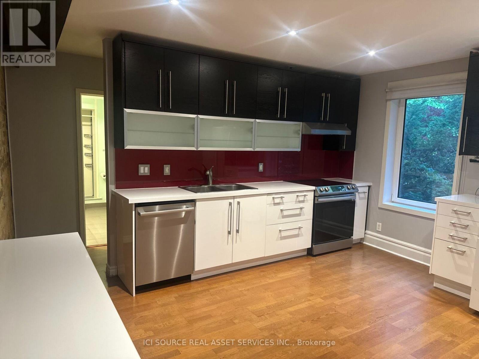 Upper - 62 Fernwood Park Avenue, Toronto, Ontario  M4E 3G1 - Photo 15 - E13800794