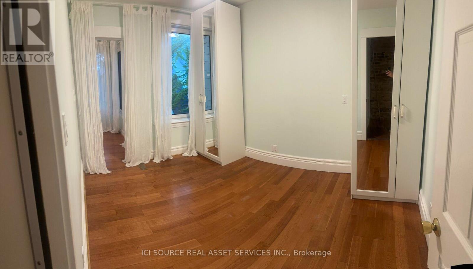 Upper - 62 Fernwood Park Avenue, Toronto, Ontario  M4E 3G1 - Photo 12 - E13800794