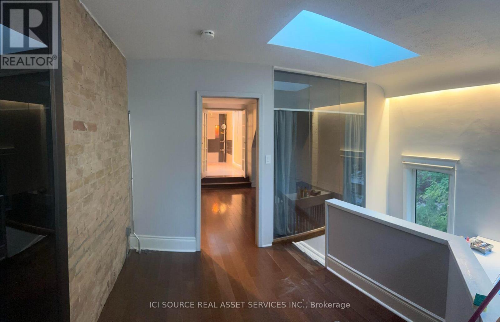 Upper - 62 Fernwood Park Avenue, Toronto, Ontario  M4E 3G1 - Photo 9 - E13800794