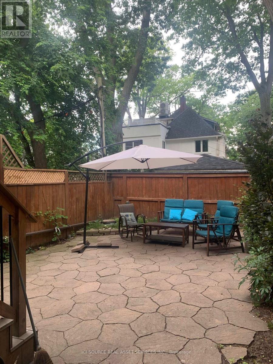 Upper - 62 Fernwood Park Avenue, Toronto, Ontario  M4E 3G1 - Photo 19 - E13800794
