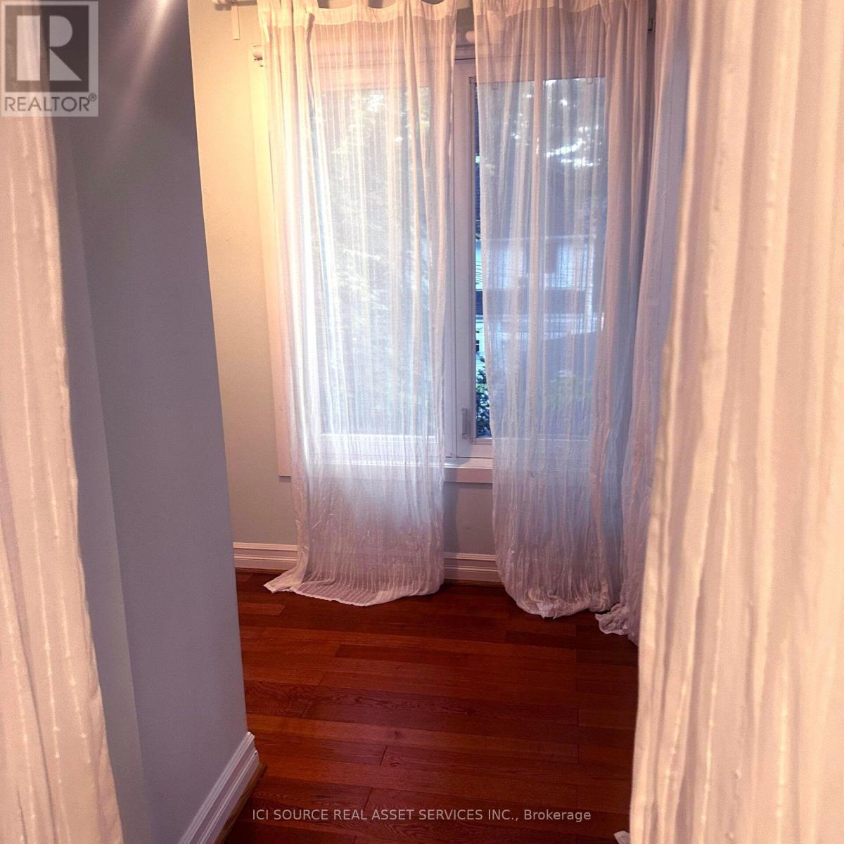 Upper - 62 Fernwood Park Avenue, Toronto, Ontario  M4E 3G1 - Photo 13 - E13800794