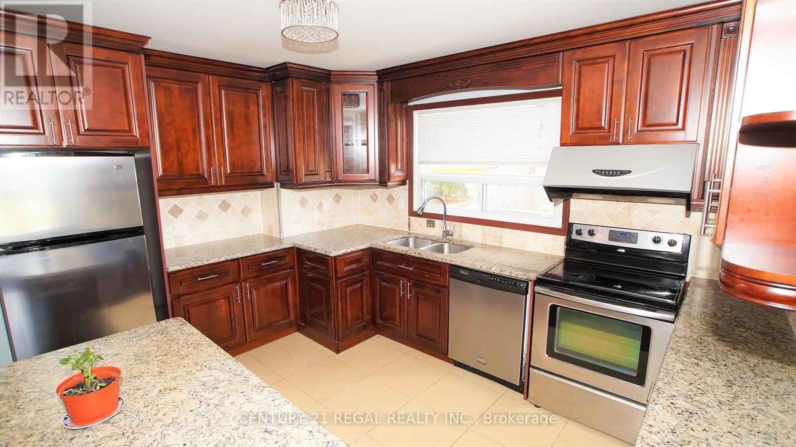 MAIN - 32 NIANTIC CRESCENT, Toronto, Ontario