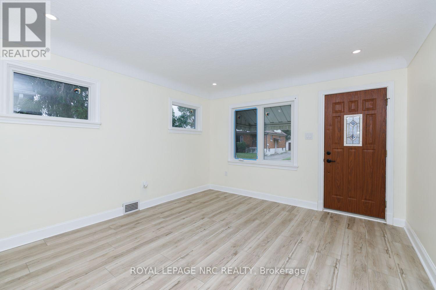 301 Carlton Street, St. Catharines (Fairview), Ontario L2N 1C1 - Photo 3 - X13812434