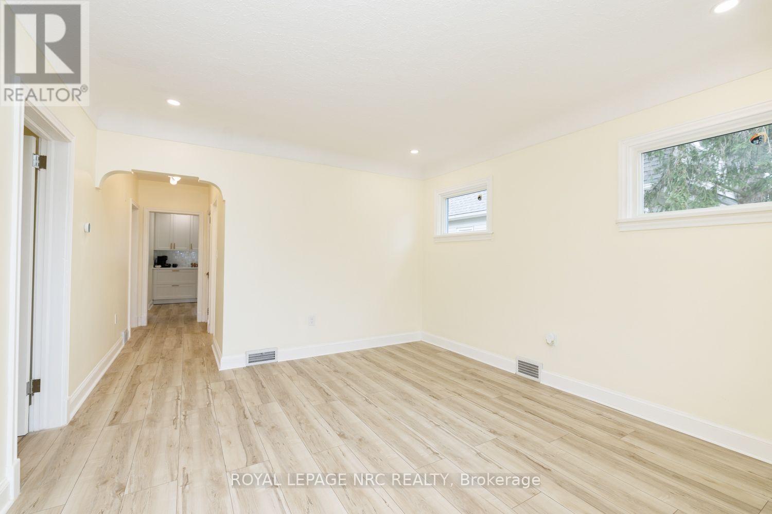 301 Carlton Street, St. Catharines (Fairview), Ontario L2N 1C1 - Photo 4 - X13812434