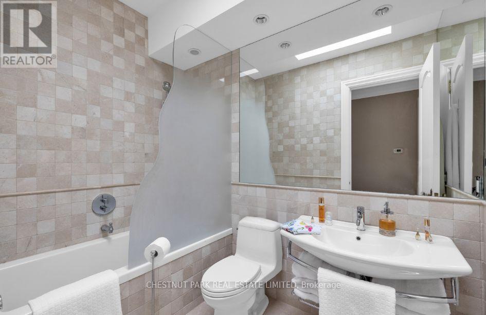 79 Hazelton Avenue, Toronto, Ontario  M5R 2E3 - Photo 25 - C13812422