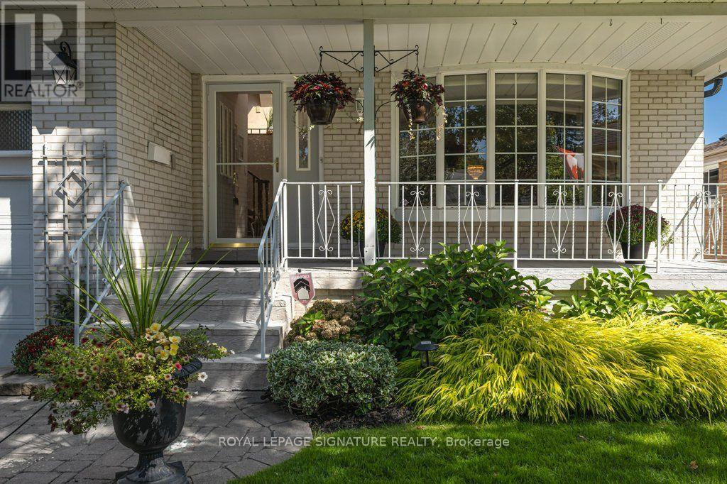 7 Paulander Avenue, Toronto, Ontario  M1C 1W5 - Photo 4 - E13812376
